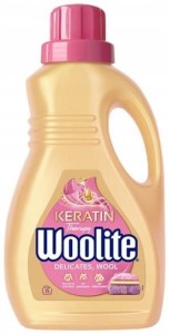 Woolite Keratin Therapy Delicate Detergent for delicate fabrics and wool 900 ml (15 washes)